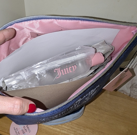 Juicy Couture Blue Velvet Cosmetic Bag Set - Picture 5 of 8
